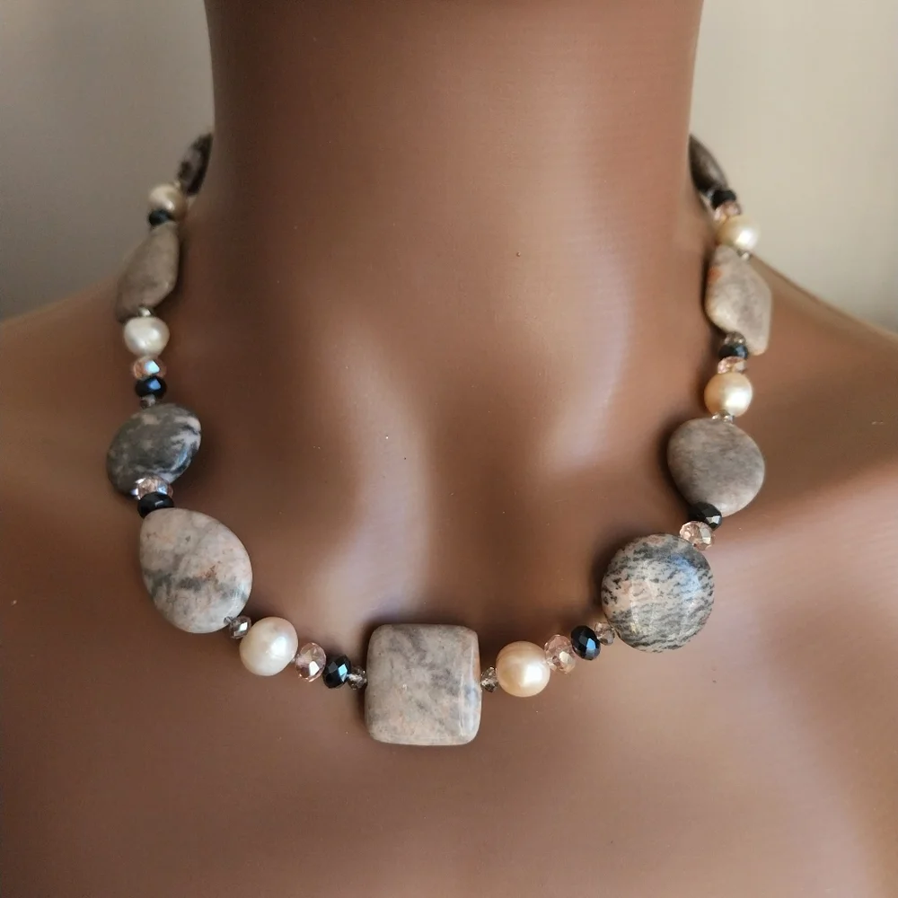 Stone and Freshwater Pearl Necklace - Picture 4 of 13